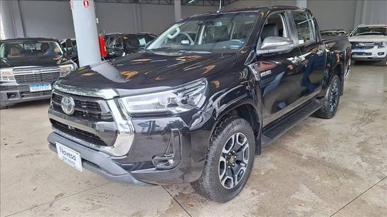 TOYOTA HILUX 2.8 D-4D TURBO DIESEL CD SRX 4X4 AUTOMÁTICO